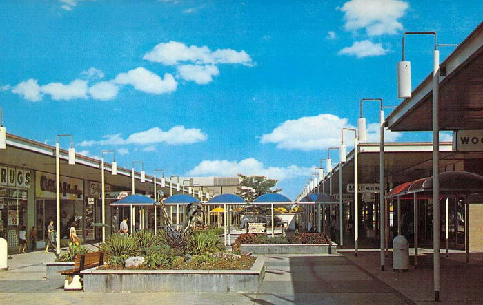 Wonderland Mall (Wonderland Shopping Center) - Old Postcard Photo Of Wonderland Mall